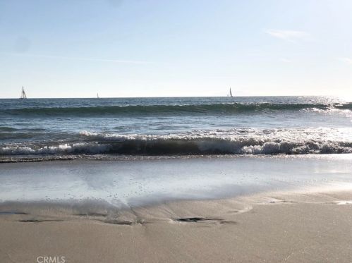 320 Rossmore Dr, Oxnard CA  93035-4465 exterior