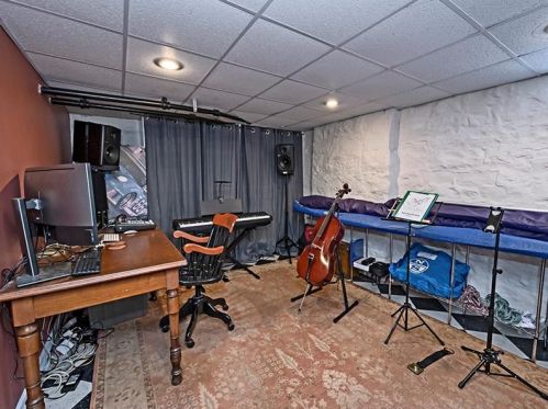 606 Bower Hill Rd, Pittsburgh PA 15243-1508 exterior