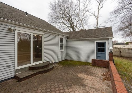 129 Lancaster Ave, West Springfield MA 01089-2235 exterior