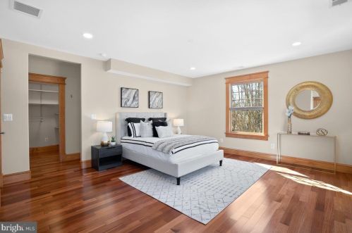 7105 Carroll Ave, Silver Spring MD 20912-4637 exterior