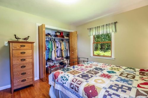 1 Cullens Hl Rd, Derby CT exterior