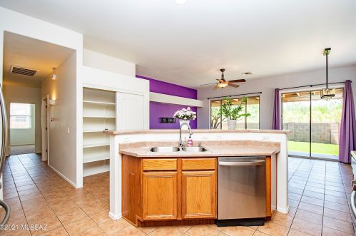 7972 Hawk Eagle Ct, Tucson AZ  85757-1643 exterior