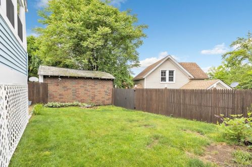 4 Couch St, Norwalk CT 06854-2652 exterior