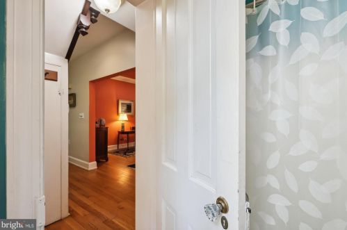 311 5 St, Washington DC 20003-1104 exterior