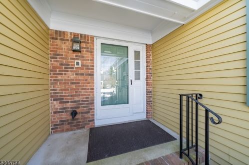 19 Pilgrim Ct, Morristown, NJ 07960-5737