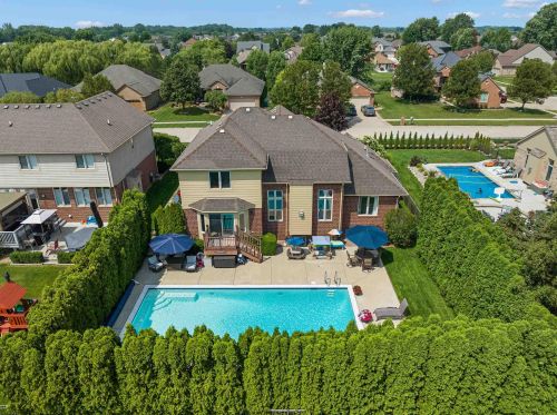 21192 Strawberry Hills Dr, Macomb Township MI 48044-2277 exterior