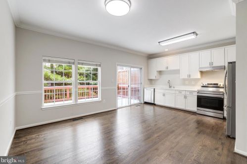 43069 Candlewick Sq, Leesburg VA 20176-6446 exterior