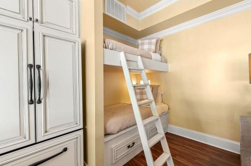 1647 Riverside Dr, Gainesville GA 30501-1837 exterior