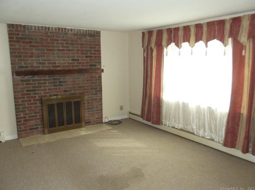 42 Mathewson Ave, Enfield CT 06082-4353 exterior