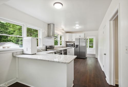 460 Lynnhaven Dr, Atlanta, GA 30310-4460