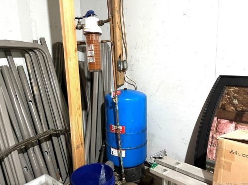 33 Clover Ct, Killingly CT 06241-1228 exterior