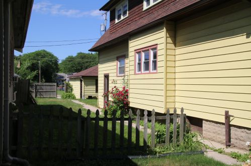 4617 Leon Ter, Milwaukee WI 53216-2432 exterior