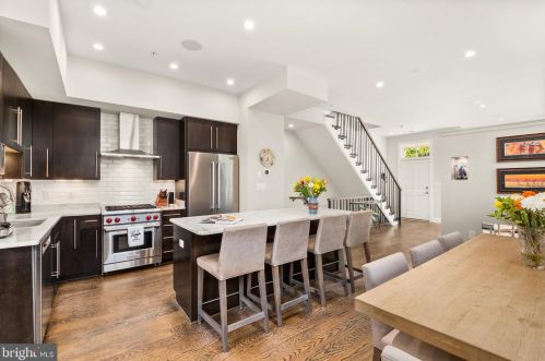 1127 Royal St, Alexandria VA  22314-1406 exterior