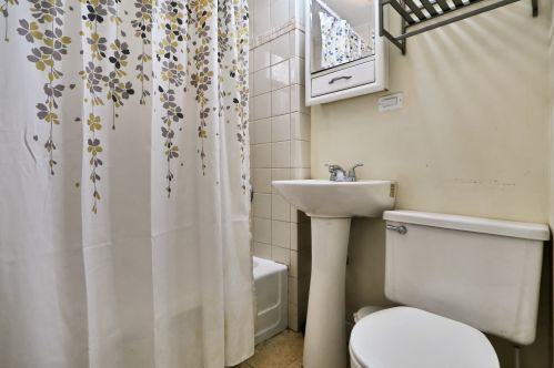 1931 Addison St, Chicago IL 60613-3504 exterior