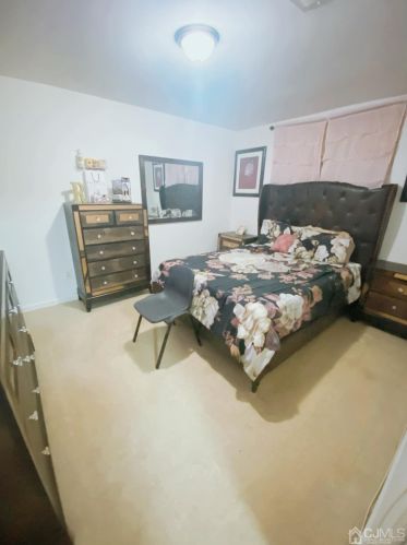 250 College Dr, Edison NJ  08817-5996 exterior