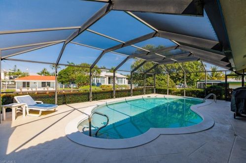 1700 Sandpiper St, Naples FL 34102-1508 exterior