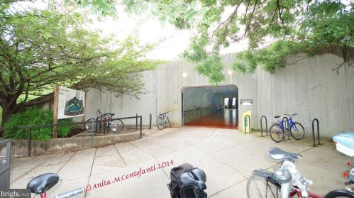 10201 Grosvenor Pl, Rockville MD 20852-4600 exterior