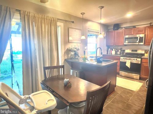 845 Bells Ml Rd, Philadelphia PA 19128-1007 exterior