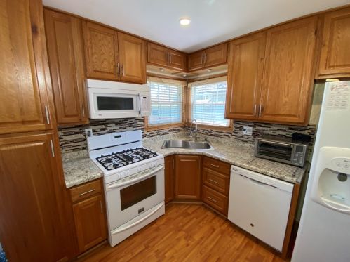 3940 5th Pl, Milwaukee, WI 53207-4334