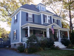 72 Fisher Ave, Newton, MA 02461-1107