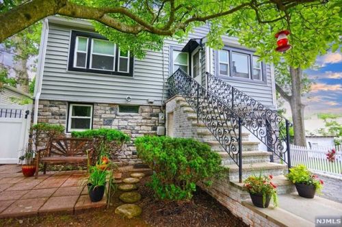 66 Bilton St, Teaneck, NJ 07666-3720