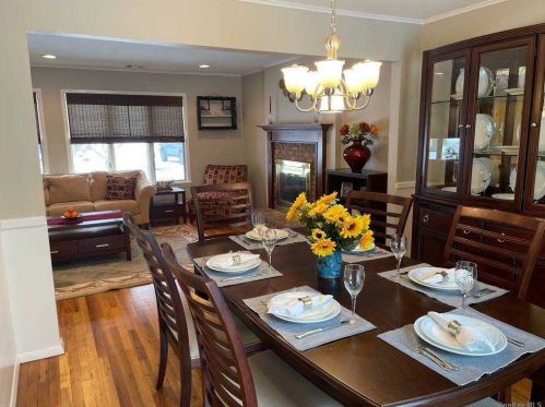 3 Maria Ct, Huntington Station NY 11746-2719 exterior