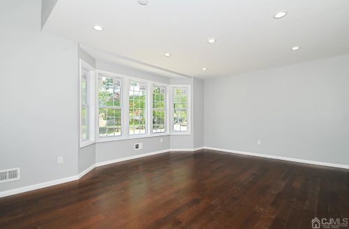 916 Walnut St, Piscataway, NJ 08854-2060