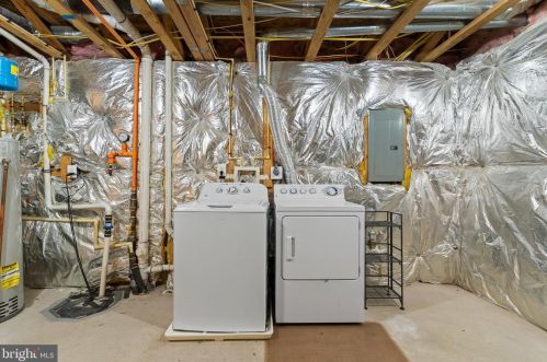 1813 Tobias Dr, Washington DC 20020-2955 exterior