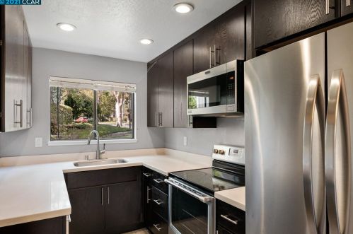 359 Scottsdale Rd, Concord CA 94523-5113 exterior