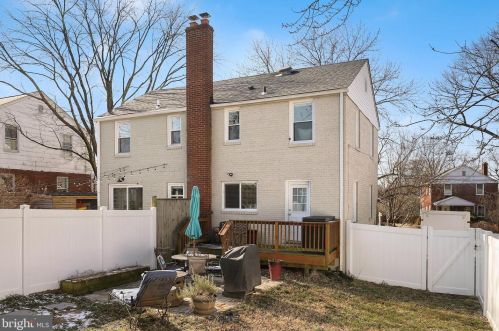 5849 Monticello Rd, Alexandria VA 22303-1301 exterior