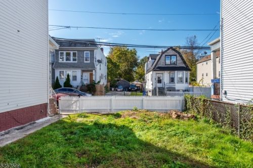 40 Arverne Ter, Irvington NJ  07111-3815 exterior