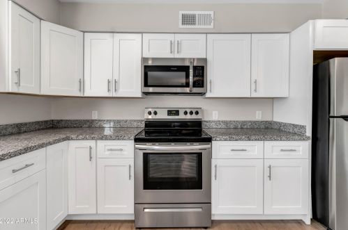 2839 Charleston Ave, Phoenix AZ  85053-1712 exterior