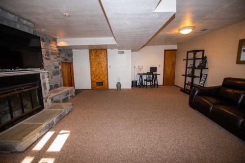 231 Hillendale Rd, Pittsburgh PA 15237-1803 exterior