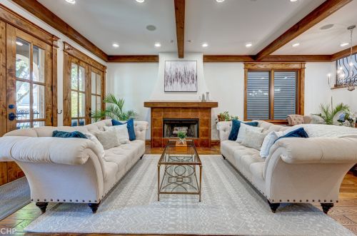 2732 Marshfield Ave, Chicago IL 60614-1016 exterior