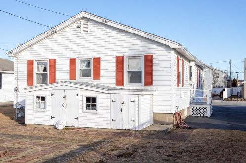 6 Nashua St, Seabrook, NH 03874-4837