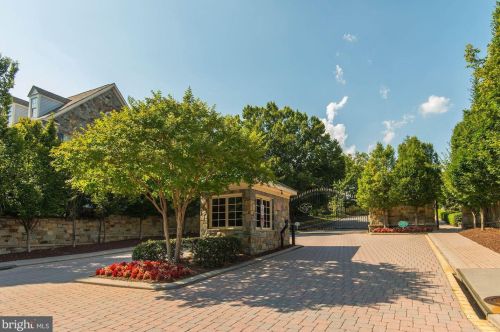 1493 Evans Farm Dr, Mc Lean VA 22101-5656 exterior