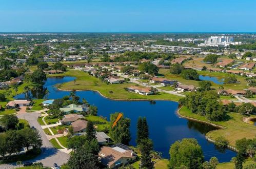 4642 Chippendale Dr, Naples FL 34112-5258 exterior