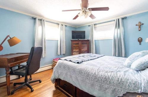 54 Roosevelt Blvd, Enfield CT 06082-2041 exterior