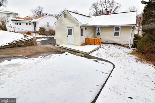 1201 Clagett Dr, Rockville MD 20851-2116 exterior