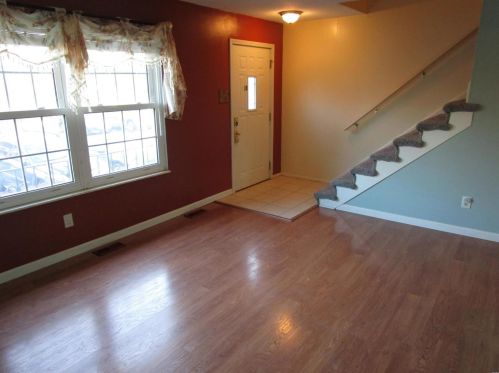 8768 Santa Bella Dr, Hazelwood, MO 63042-2918