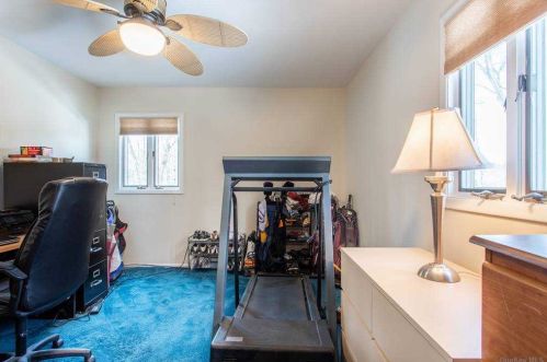 6 Gables Ct, Huntington Station NY 11746-4852 exterior