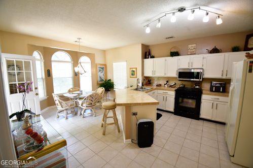 6407 Valerie Blf, Lithonia GA 30058-6185 exterior