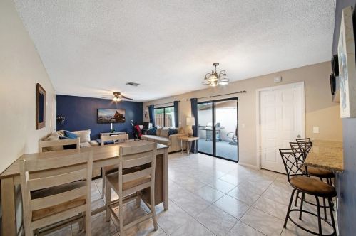 2075 24 Cir, Boynton Beach FL 33426-6578 exterior