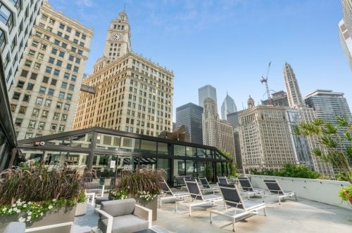 405 Wabash Ave, Chicago IL  60605-1208 exterior