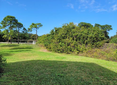 3310 Park Dr, Fort Pierce FL 34982-8424 exterior