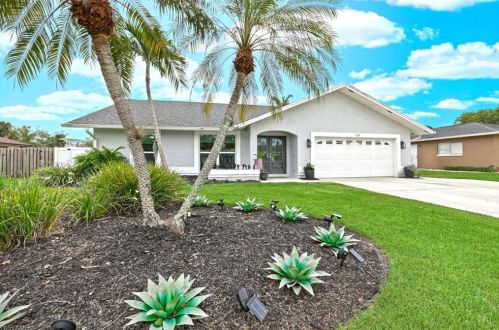 124 Willowick Dr, Naples FL 34110-1361 exterior