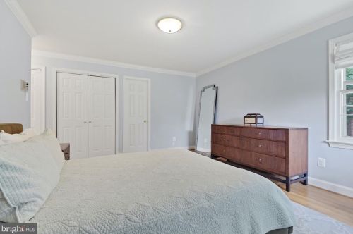 7701 Midday Ln, Alexandria VA 22306-2522 exterior