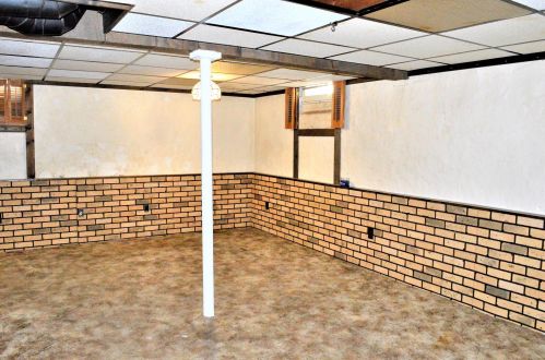 1329 91, Milwaukee WI 53224-4712 exterior