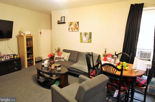 704 Chelten Ave, Philadelphia PA 19126-3712 exterior