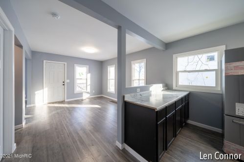 1921 Douglas Ave, Kalamazoo MI 49007-1638 exterior